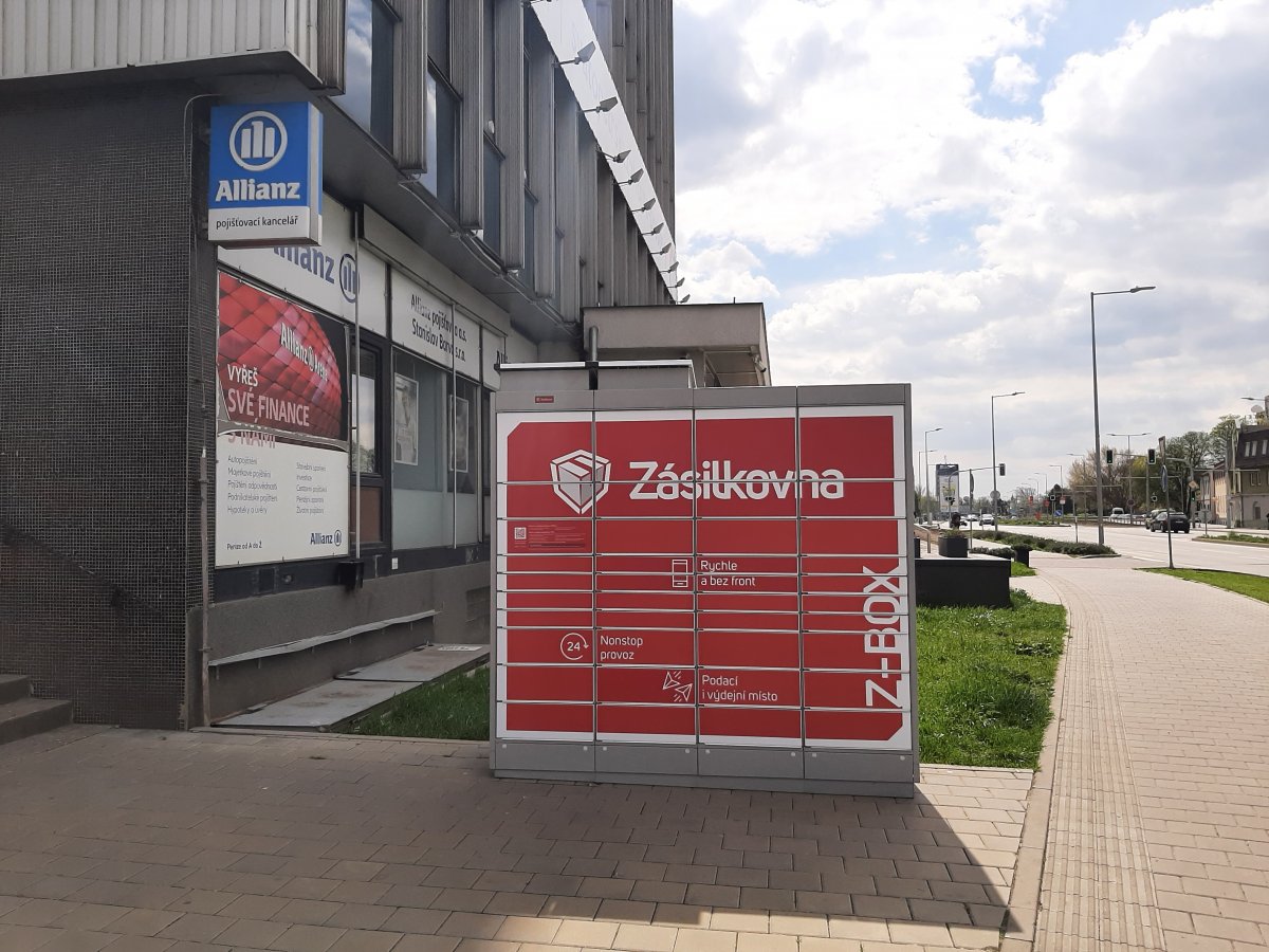 VYZVEDÁVÁNÍ A ODESÍLÁNÍ ZÁSILEK V NAŠEM AREÁLU